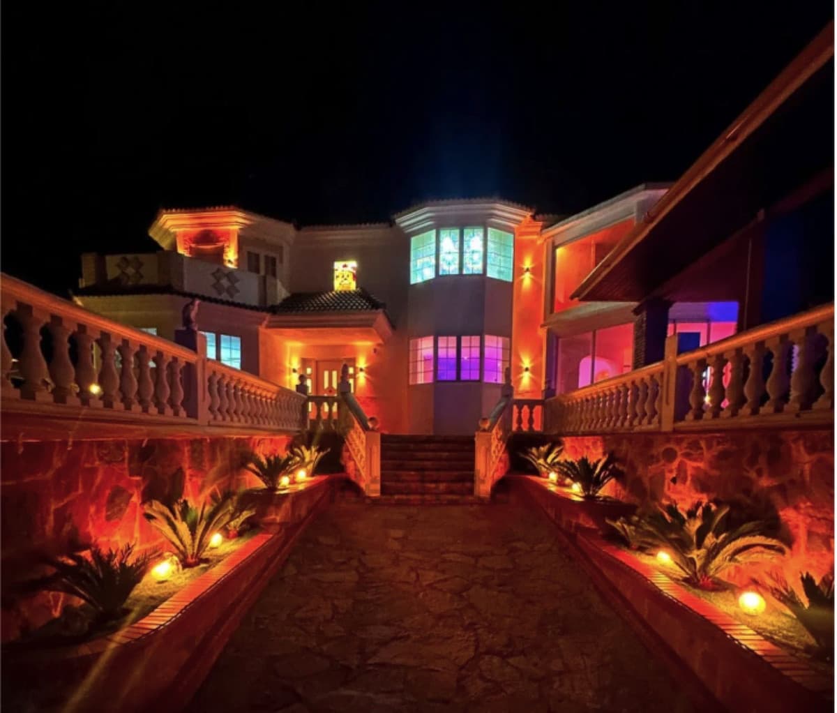 Detached Villa in Estepona — photo 1 of 10