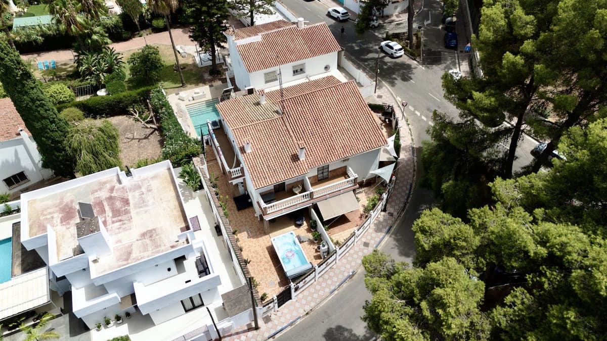 Semi-Detached House in Nueva Andalucía — photo 3 of 10