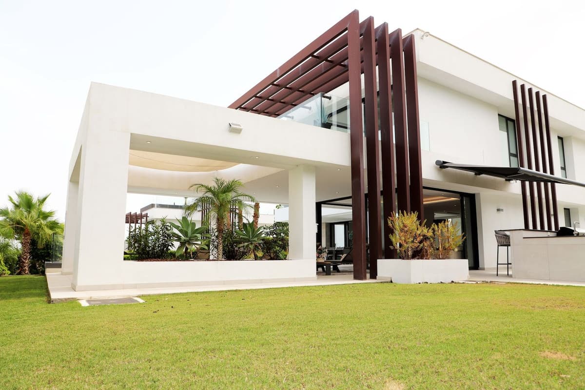 Detached Villa in New Golden Mile — photo 2 of 10