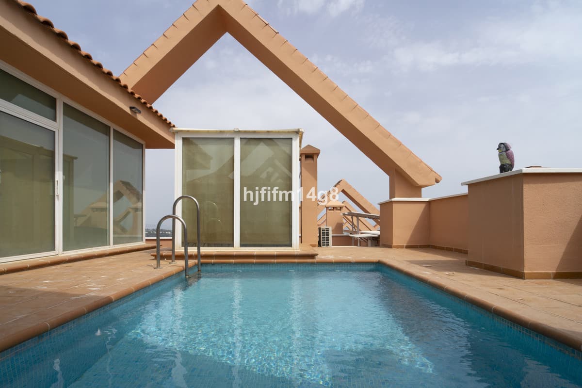 Penthouse in Nueva Andalucía — photo 1 of 10