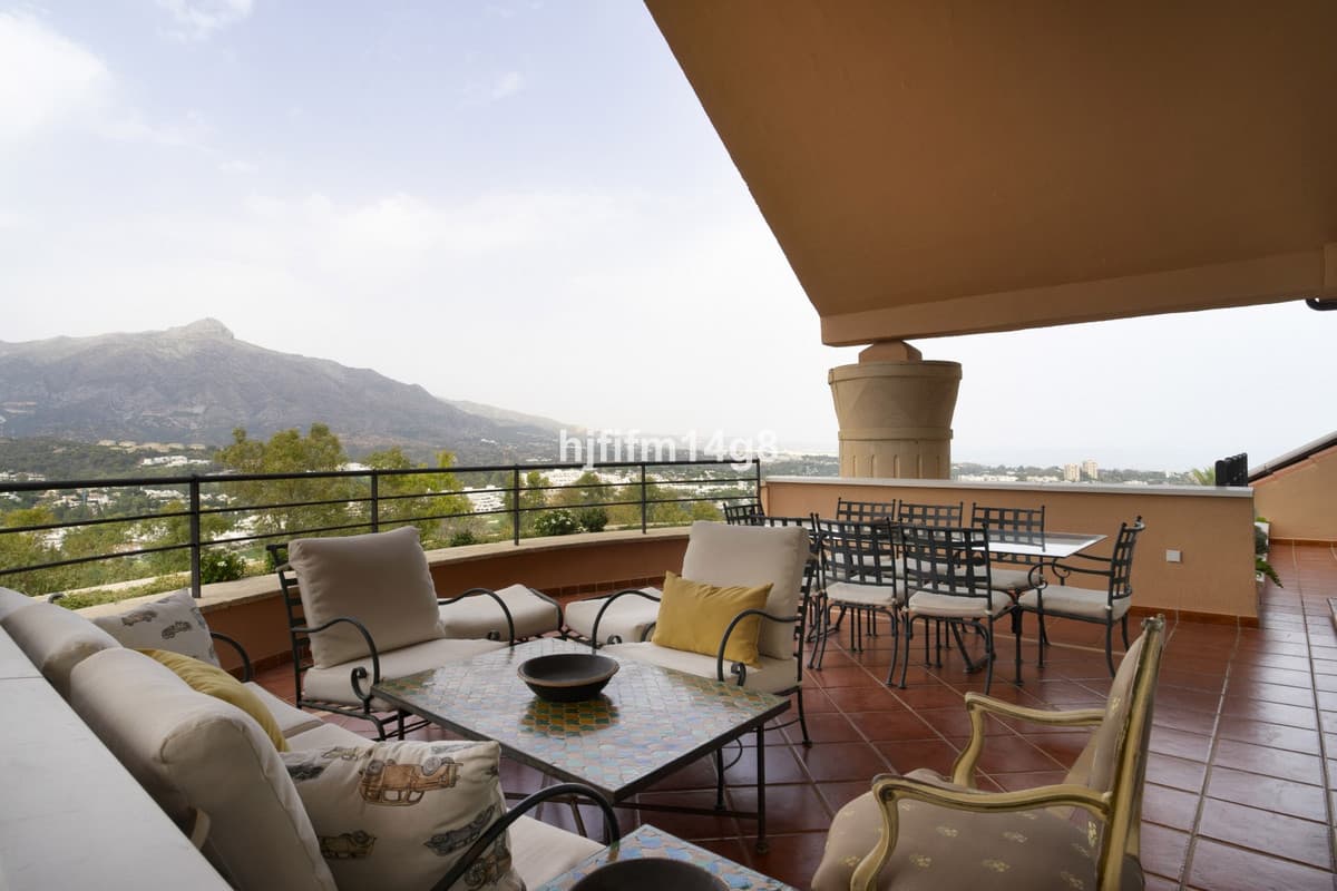 Penthouse in Nueva Andalucía — photo 3 of 10