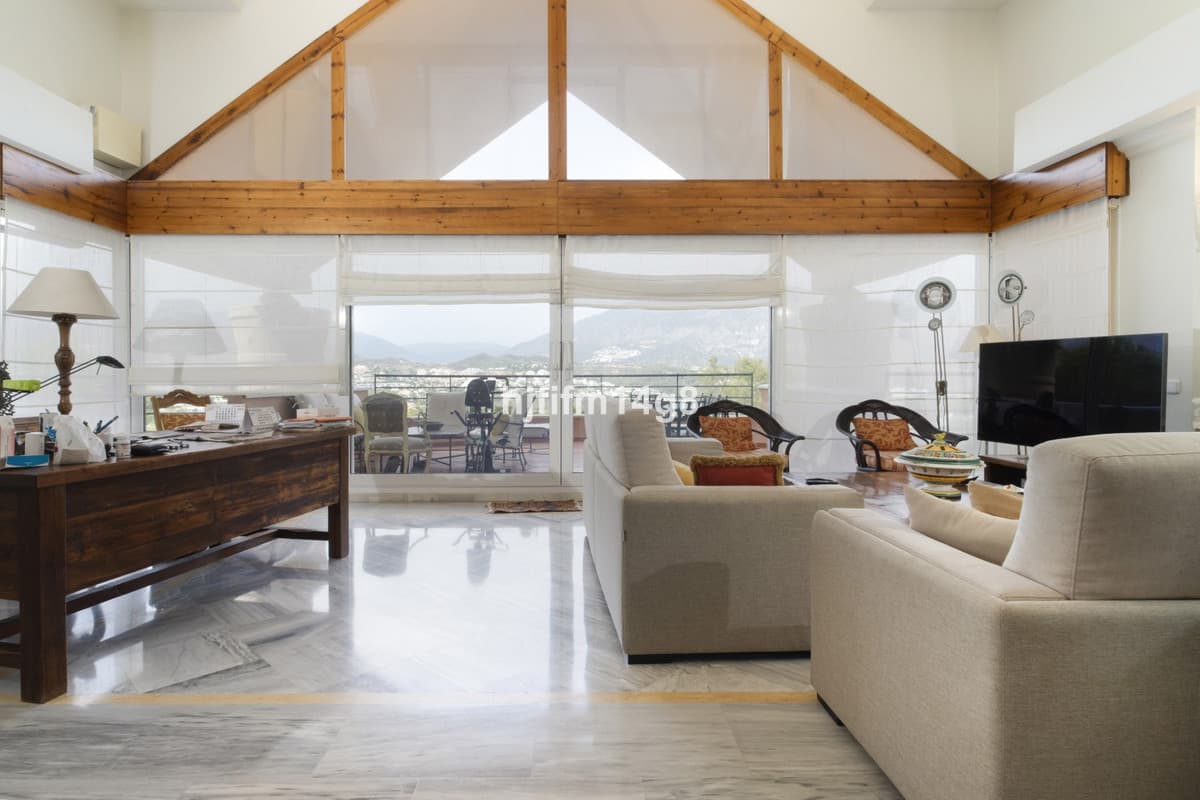 Penthouse in Nueva Andalucía — photo 5 of 10