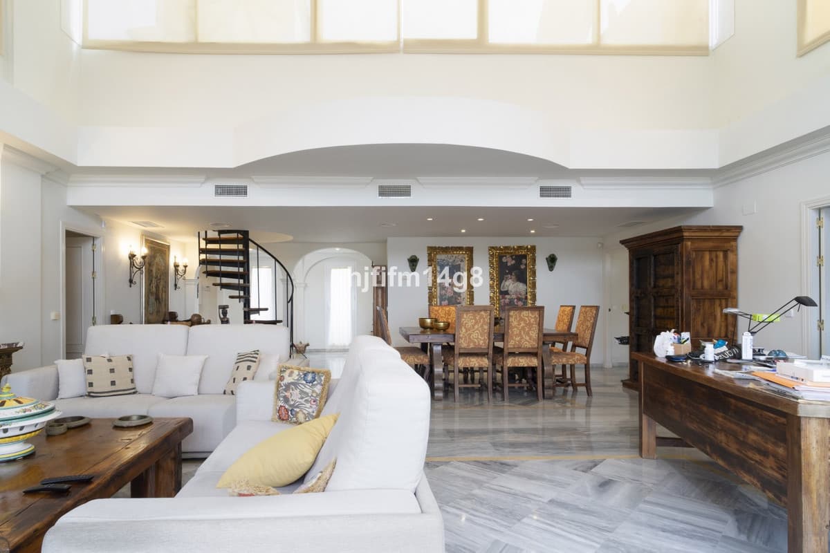 Penthouse in Nueva Andalucía — photo 7 of 10