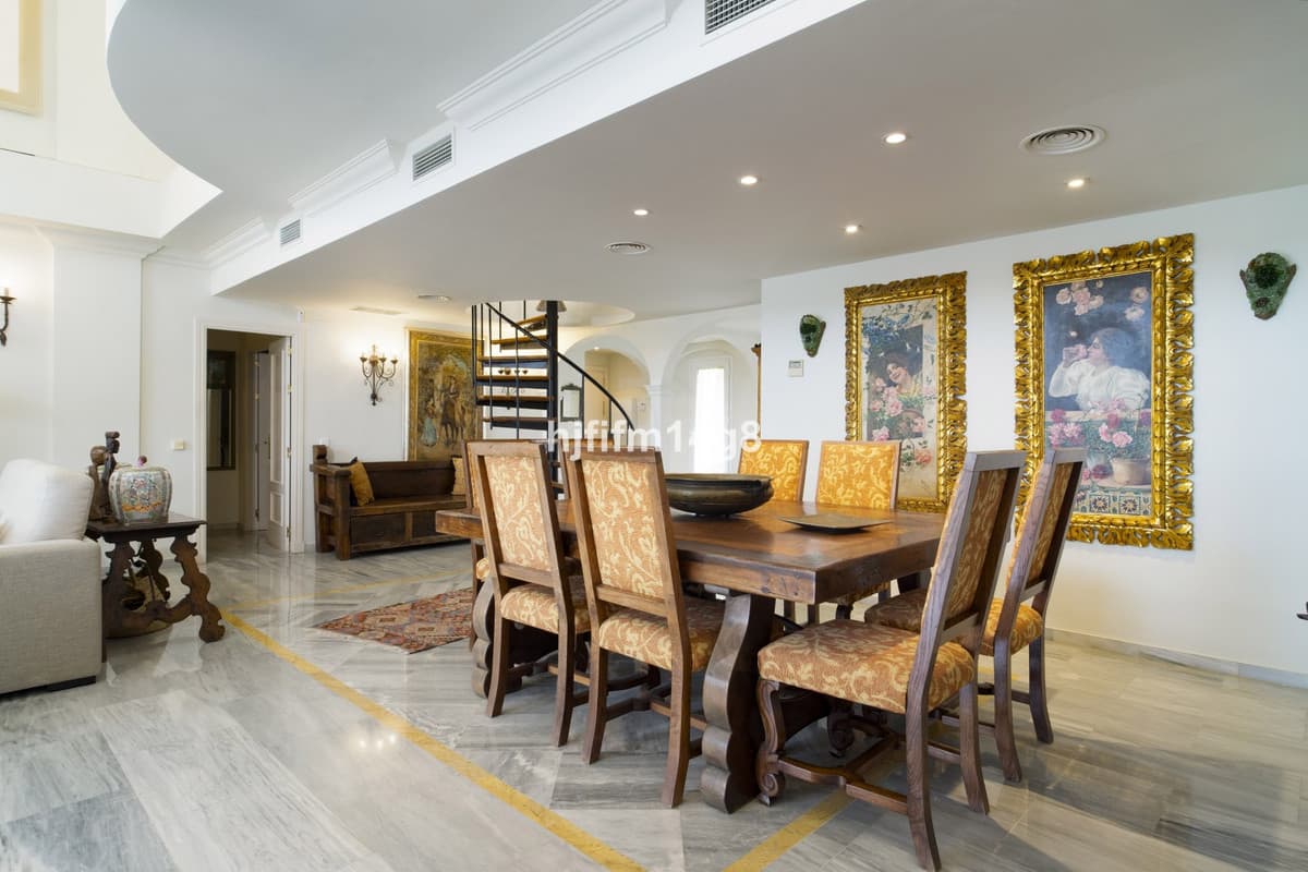 Penthouse in Nueva Andalucía — photo 8 of 10