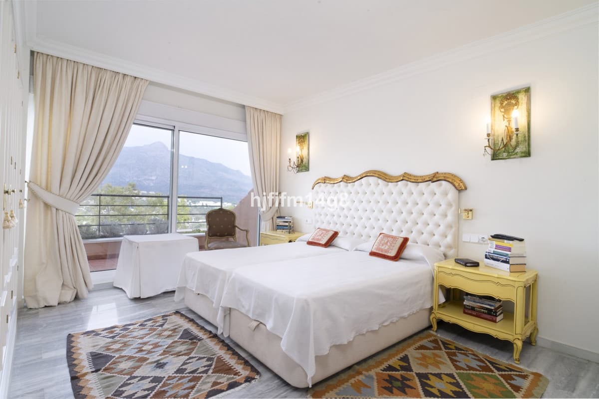 Penthouse in Nueva Andalucía — photo 10 of 10
