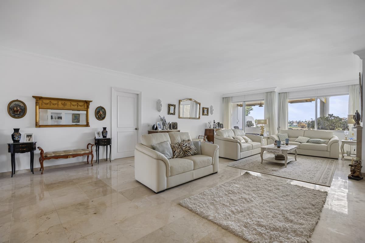 Middle Floor Apartment in Guadalmina Alta — photo 5 of 10