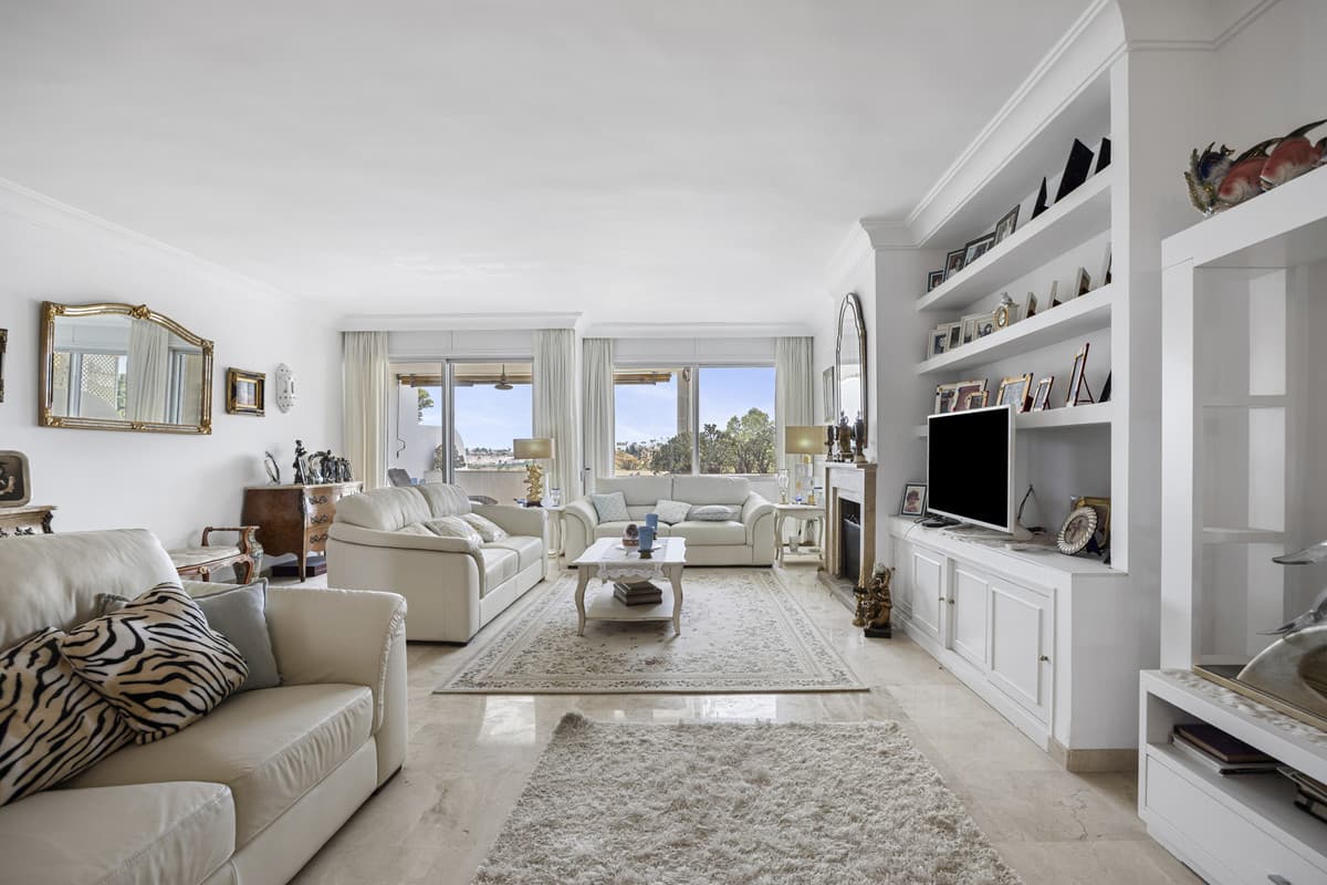 Middle Floor Apartment in Guadalmina Alta — photo 6 of 10