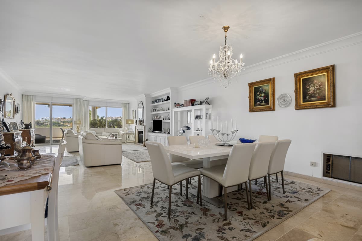 Middle Floor Apartment in Guadalmina Alta — photo 8 of 10