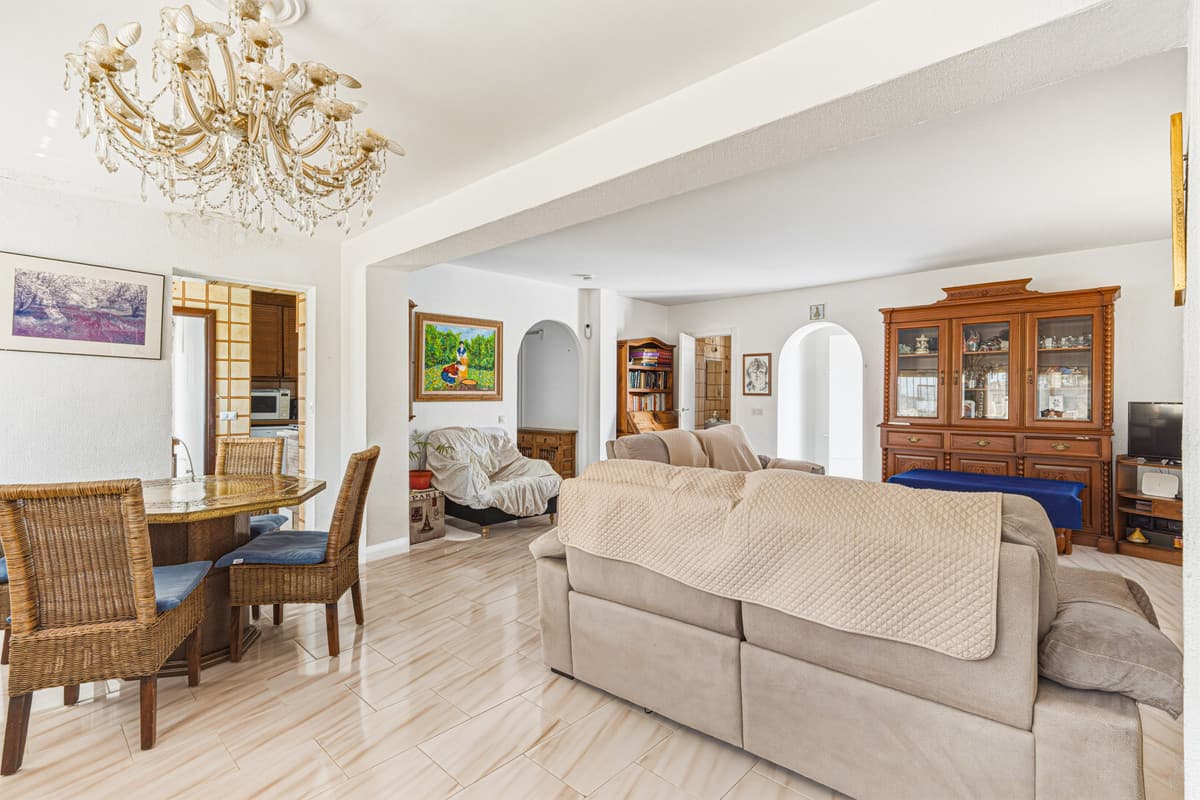 Detached Villa in Nueva Andalucía — photo 2 of 10
