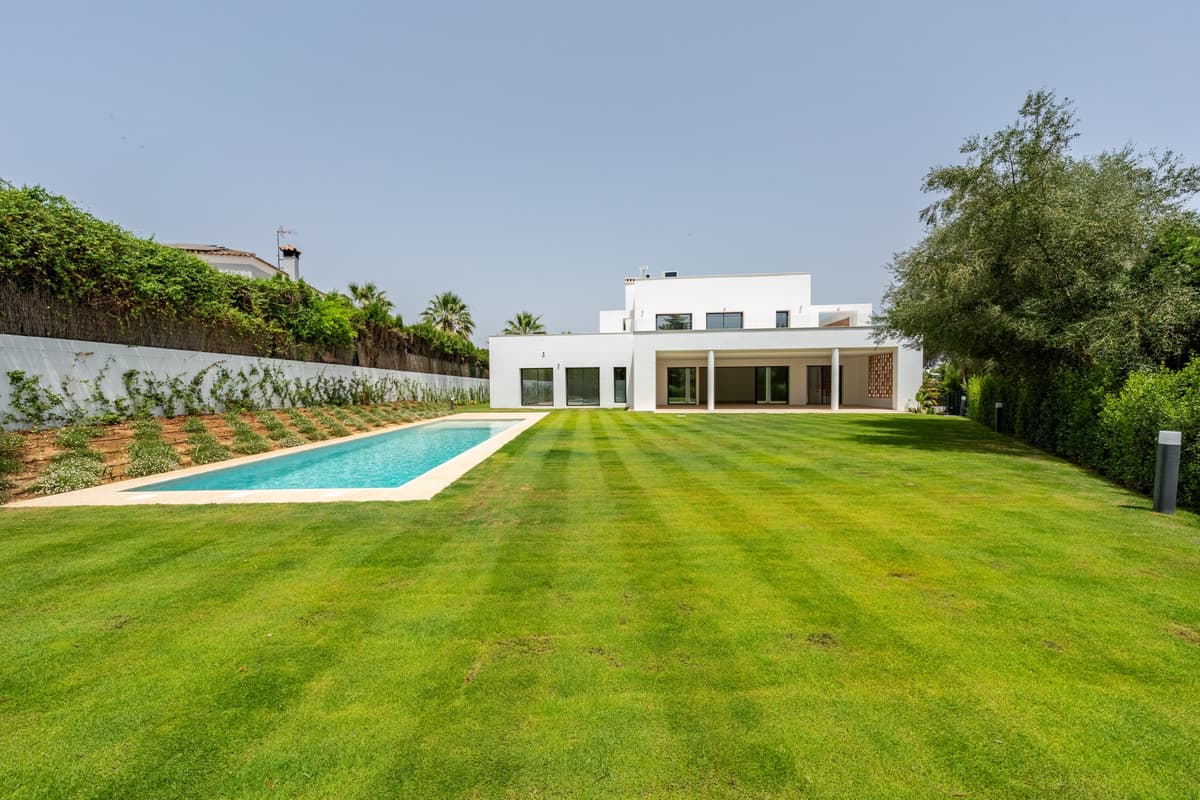 Detached Villa in Sotogrande Costa — photo 3 of 10