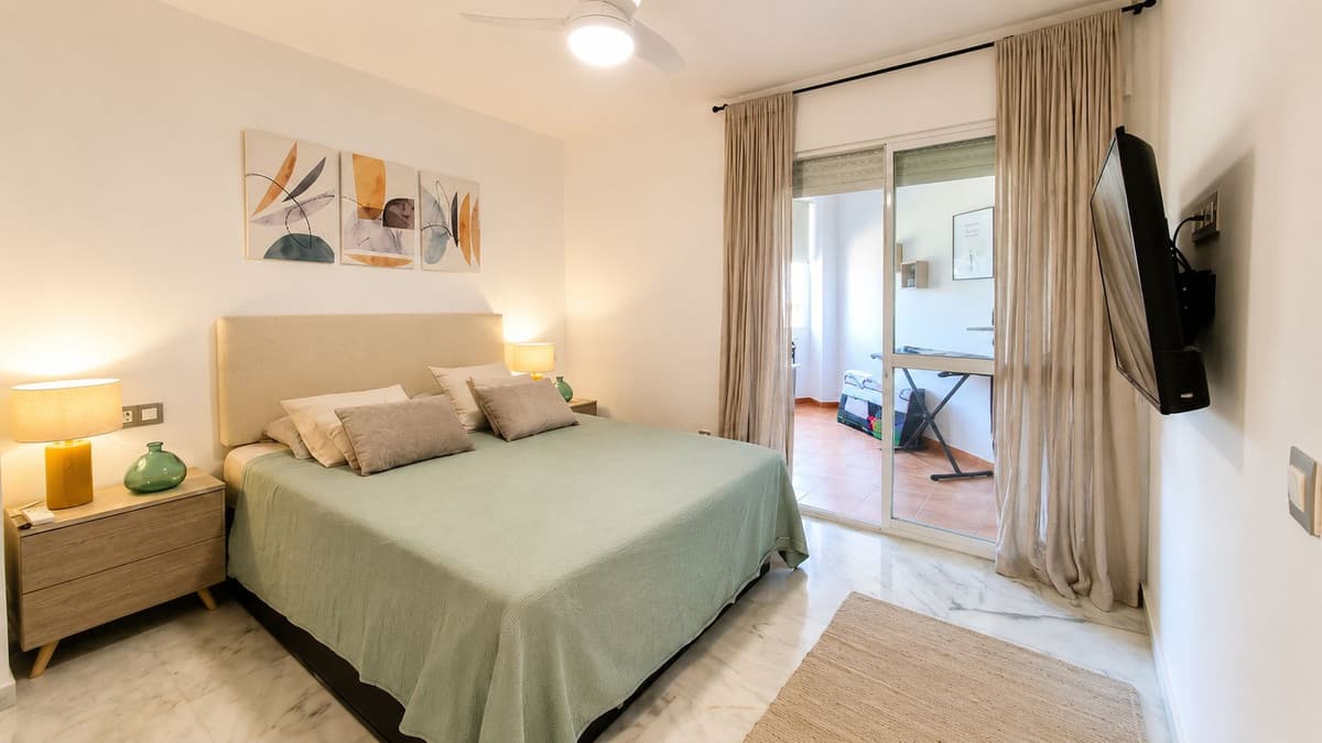Middle Floor Apartment in New Golden Mile — photo 4 of 10