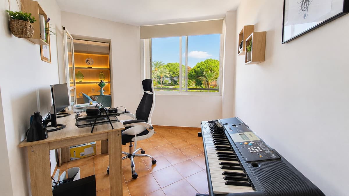 Middle Floor Apartment in New Golden Mile — photo 7 of 10