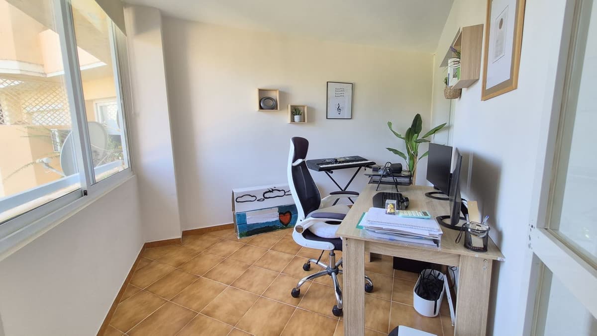 Middle Floor Apartment in New Golden Mile — photo 8 of 10