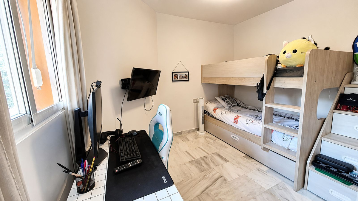 Middle Floor Apartment in New Golden Mile — photo 9 of 10