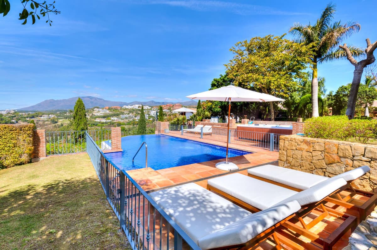 Detached Villa in Benahavís — photo 3 of 10