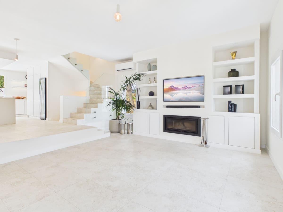 Semi-Detached House in Istán — photo 1 of 10
