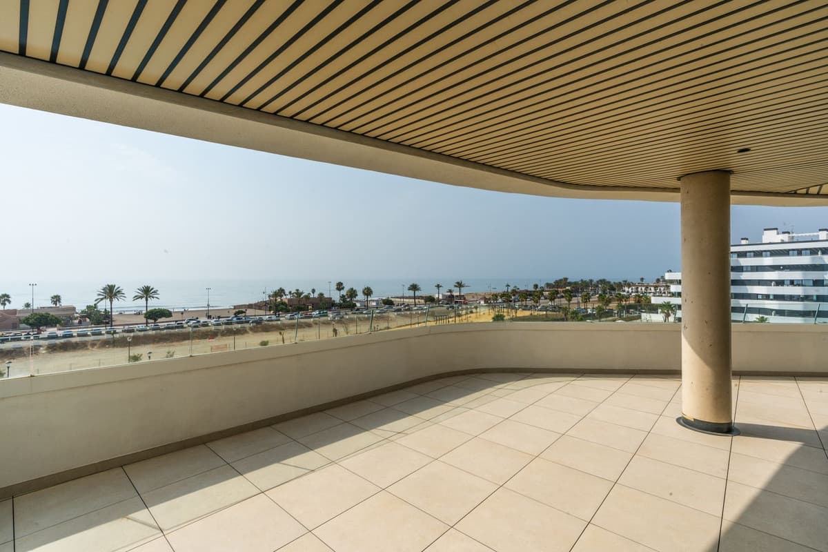 Middle Floor Apartment in Torremolinos — photo 9 of 10