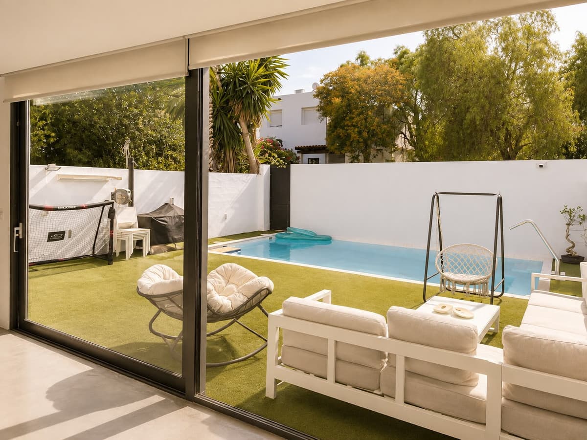 Semi-Detached House in Nueva Andalucía — photo 1 of 10