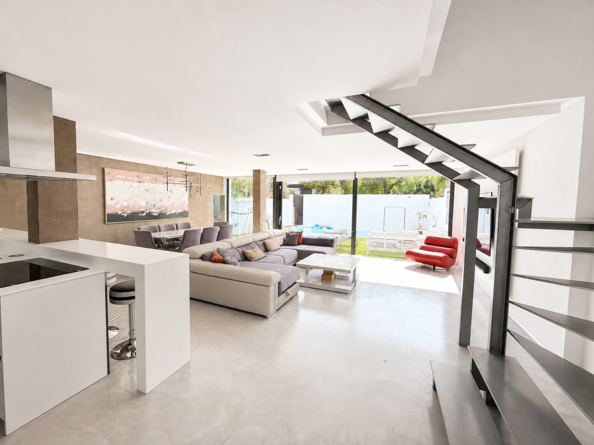 Semi-Detached House in Nueva Andalucía — photo 4 of 10