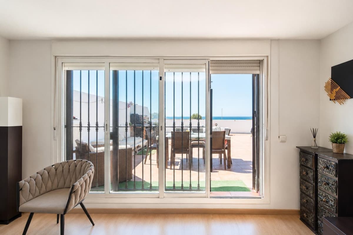 Middle Floor Apartment in Marbella — photo 3 of 10