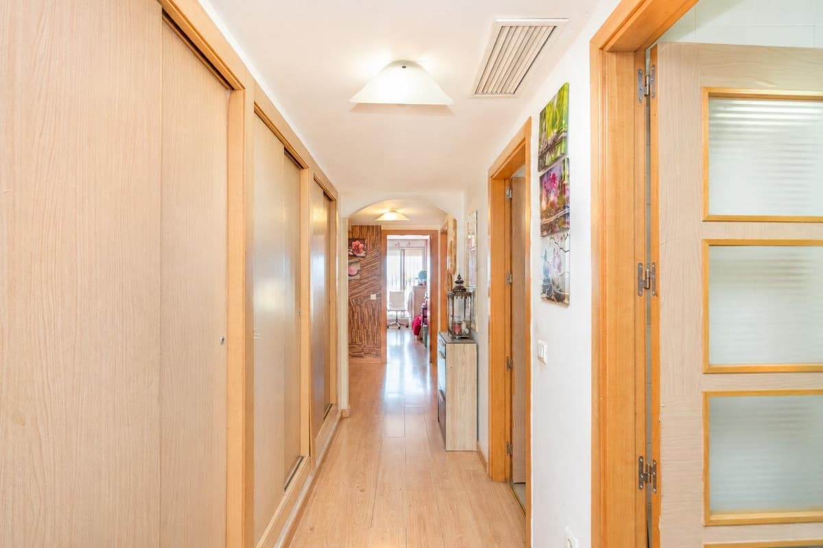 Middle Floor Apartment in Marbella — photo 5 of 10