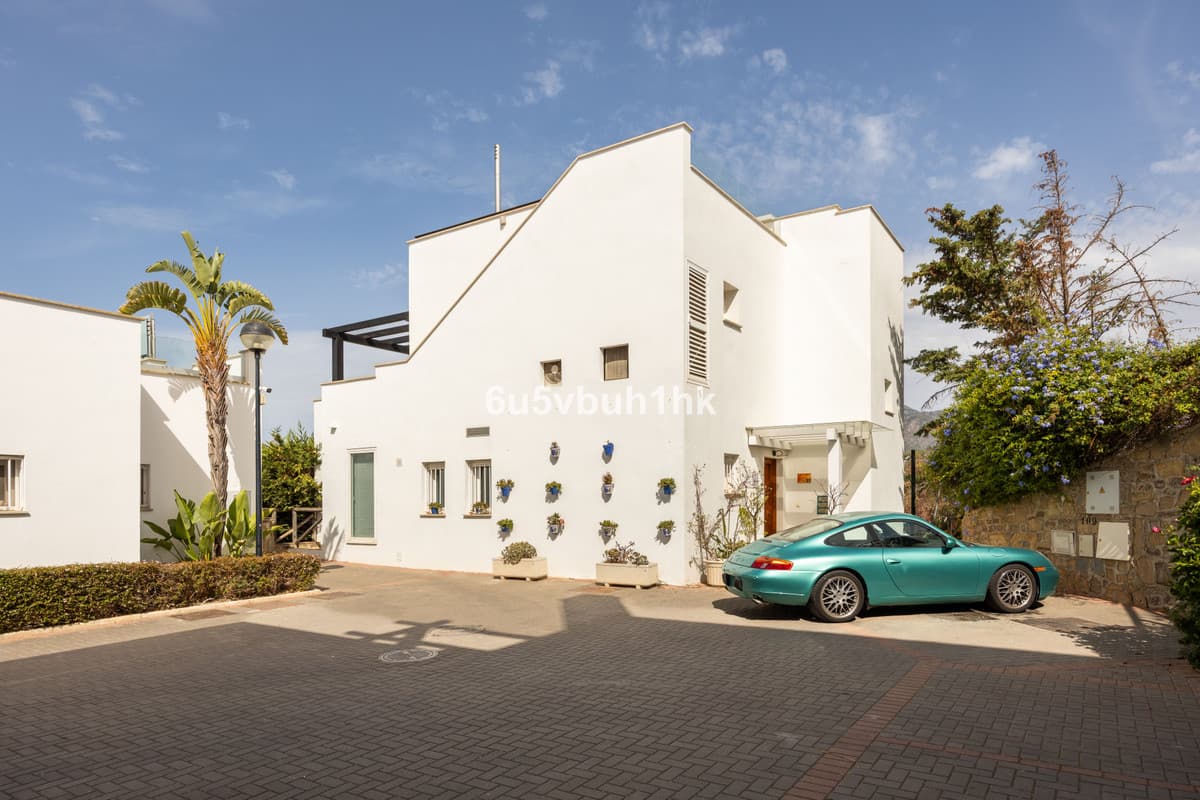 Detached Villa in Santa Clara — photo 1 of 10
