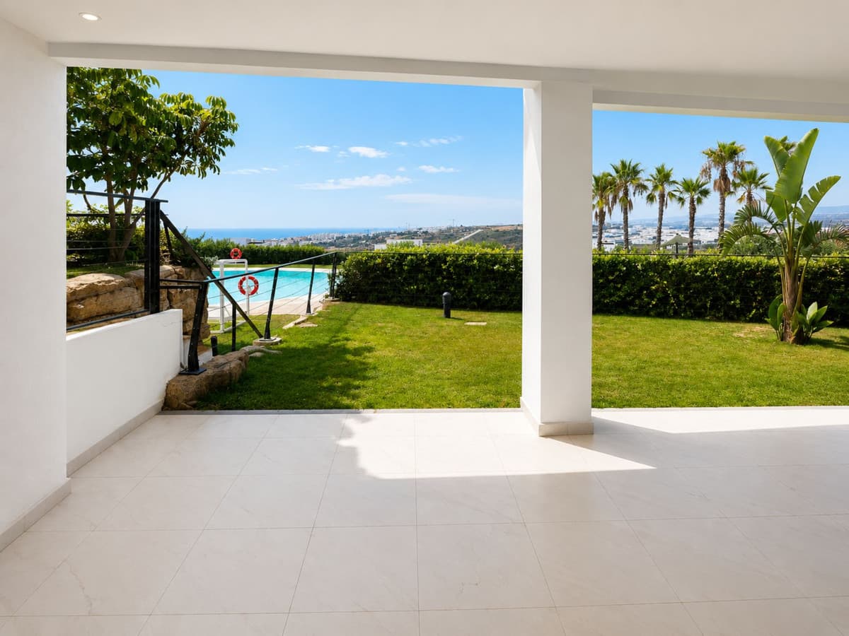 Ground Floor Apartment in Estepona — photo 1 of 10