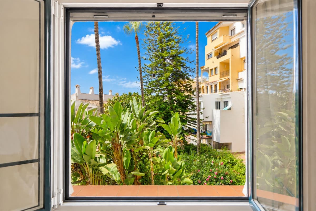 Middle Floor Apartment in Puerto de Cabopino — photo 1 of 10