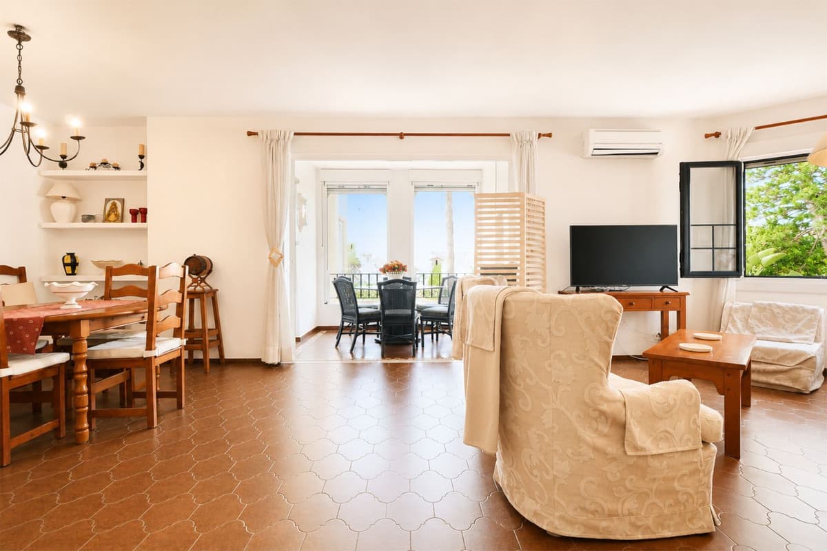 Middle Floor Apartment in Puerto de Cabopino — photo 2 of 10