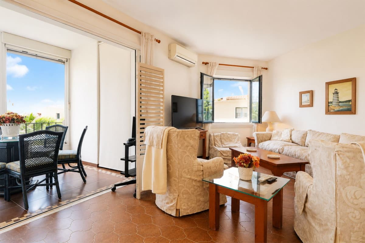 Middle Floor Apartment in Puerto de Cabopino — photo 4 of 10