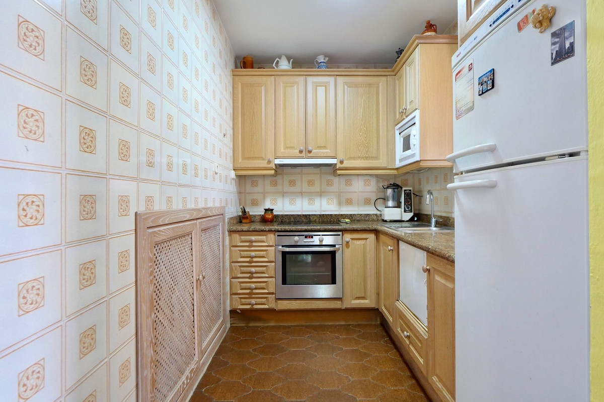 Middle Floor Apartment in Puerto de Cabopino — photo 7 of 10