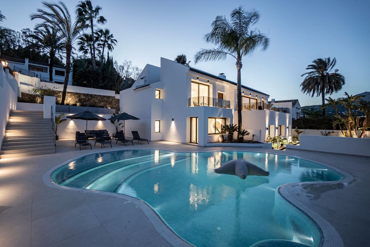Detached Villa in Nueva Andalucía — photo 1 of 10
