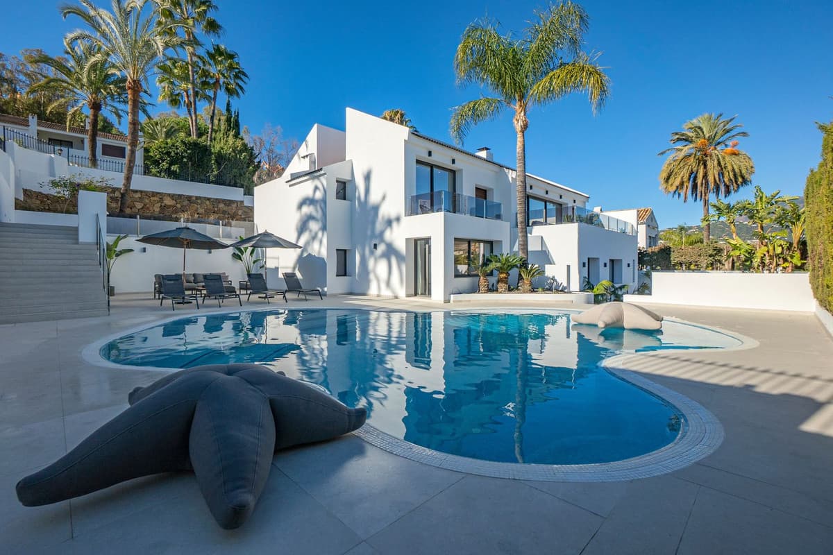 Detached Villa in Nueva Andalucía — photo 2 of 10