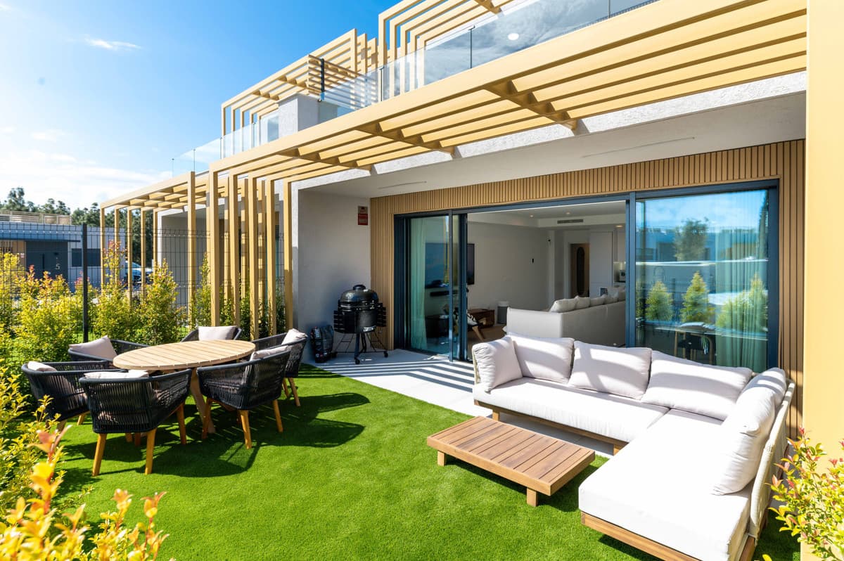 Townhouse in El Chaparral — photo 1 of 10
