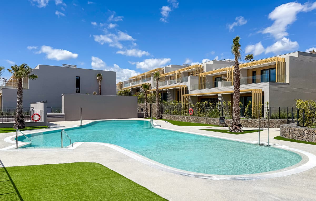 Townhouse in El Chaparral — photo 3 of 10