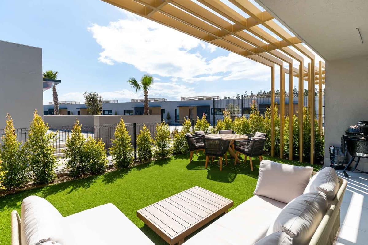 Townhouse in El Chaparral — photo 6 of 10