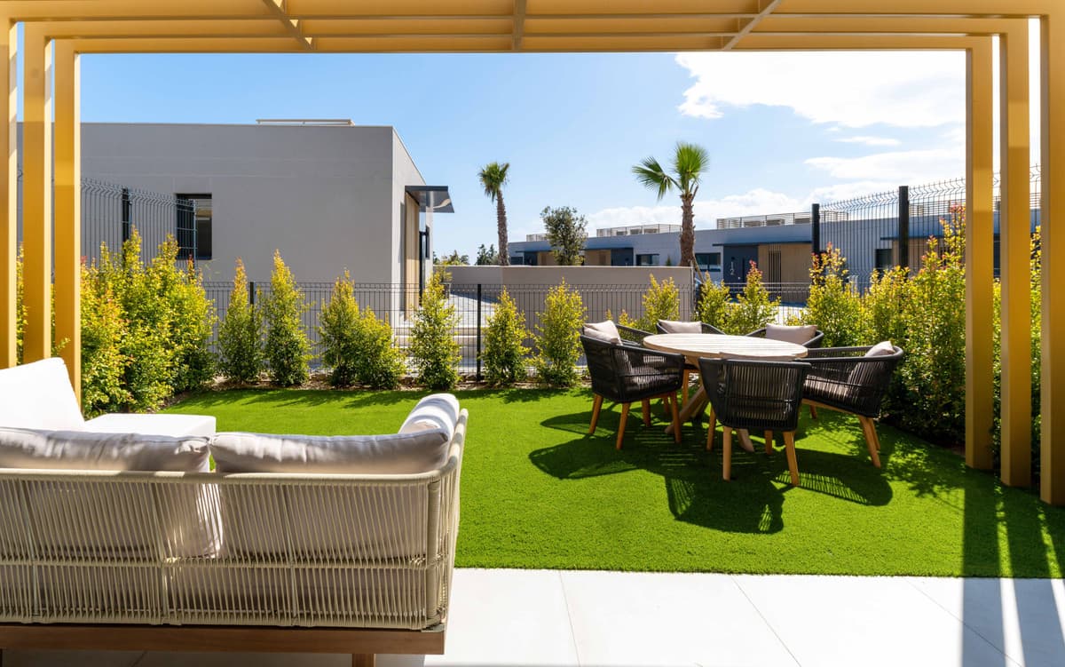 Townhouse in El Chaparral — photo 7 of 10