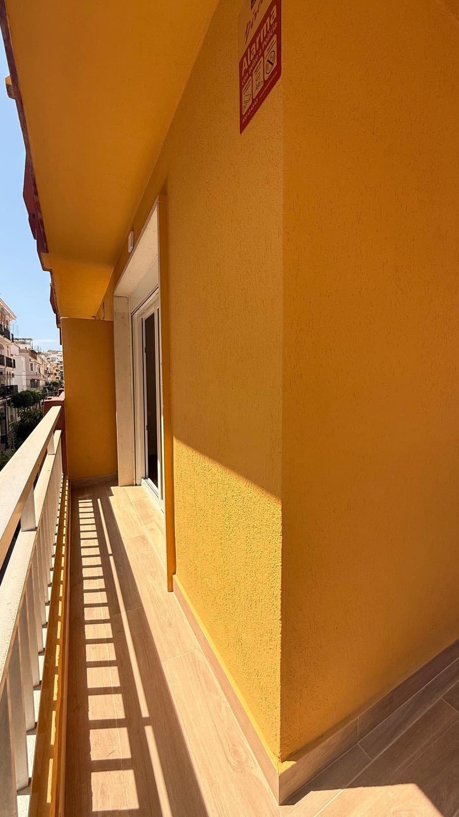Middle Floor Apartment in Fuengirola — photo 3 of 10