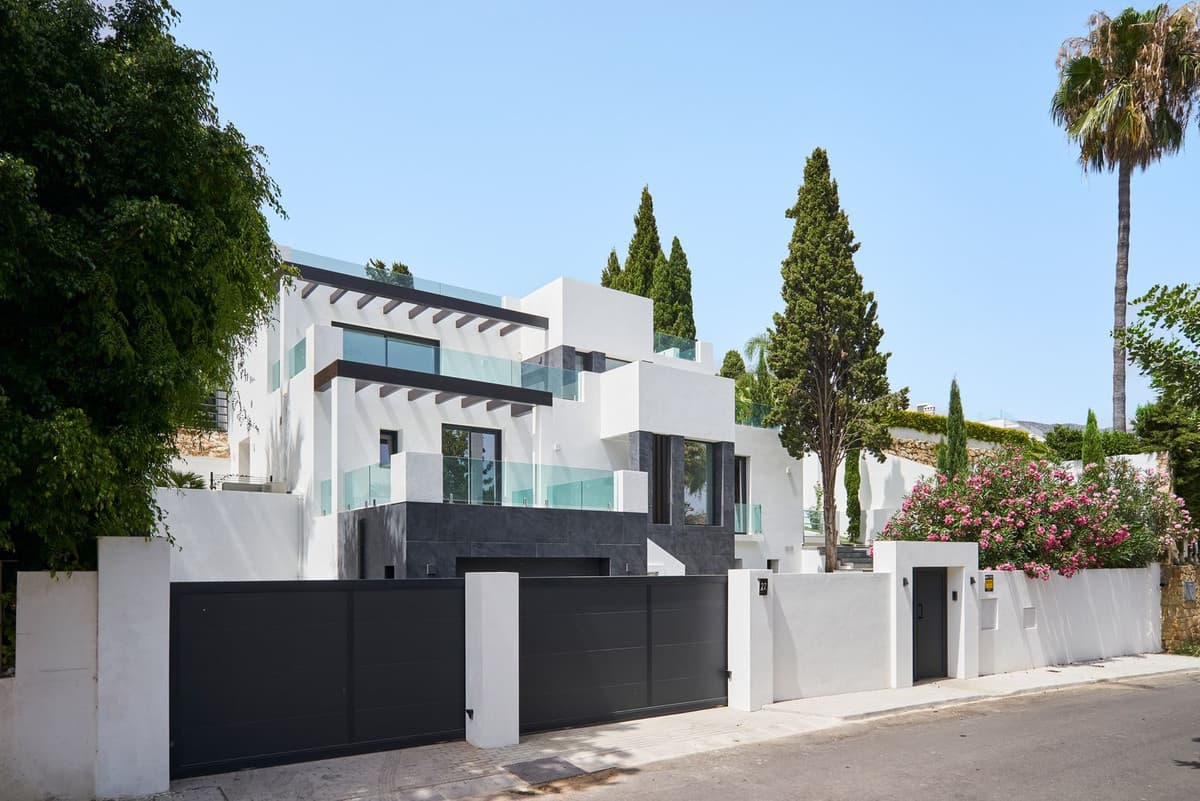 Detached Villa in Sierra Blanca — photo 2 of 10