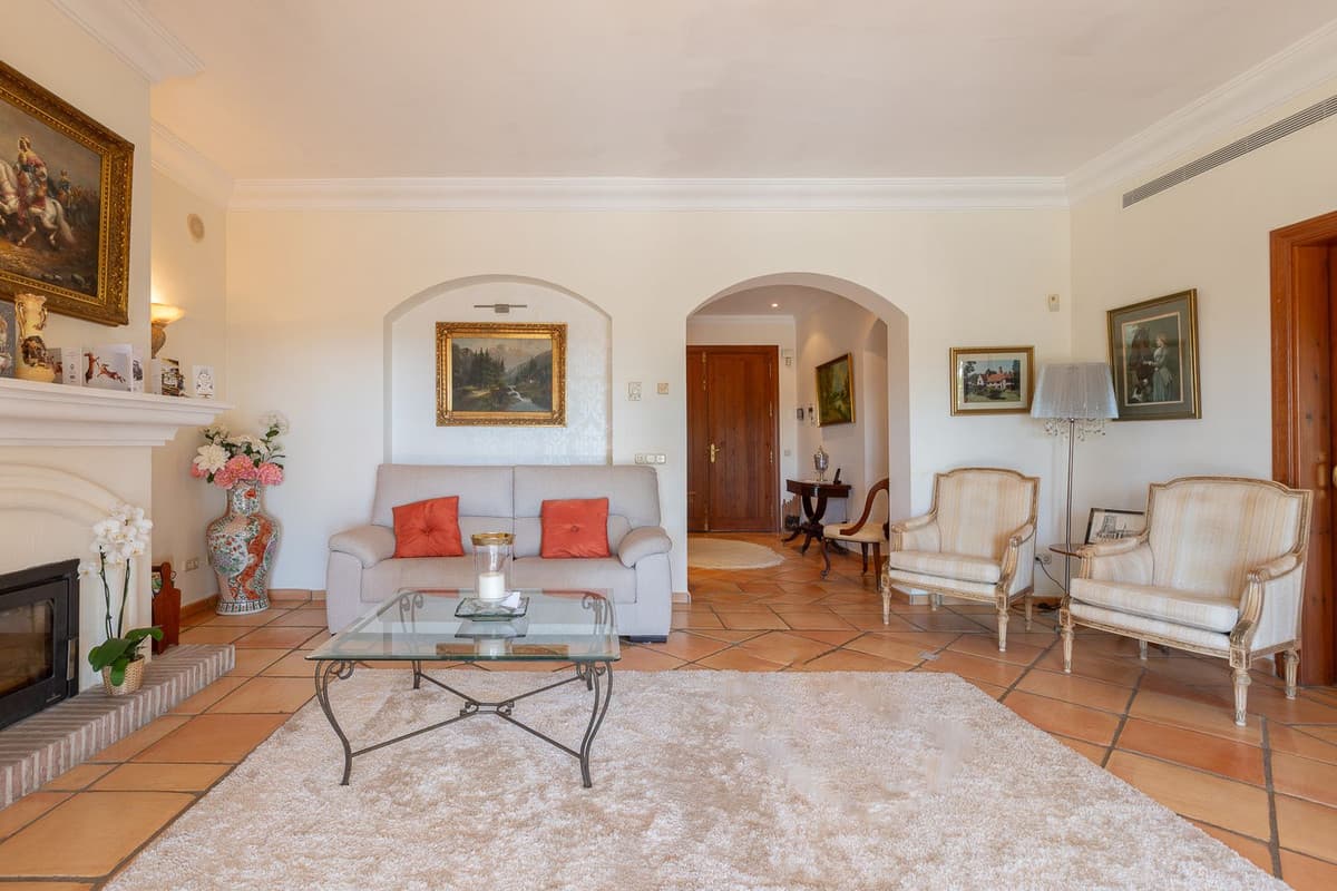 Detached Villa in Elviria — photo 3 of 10