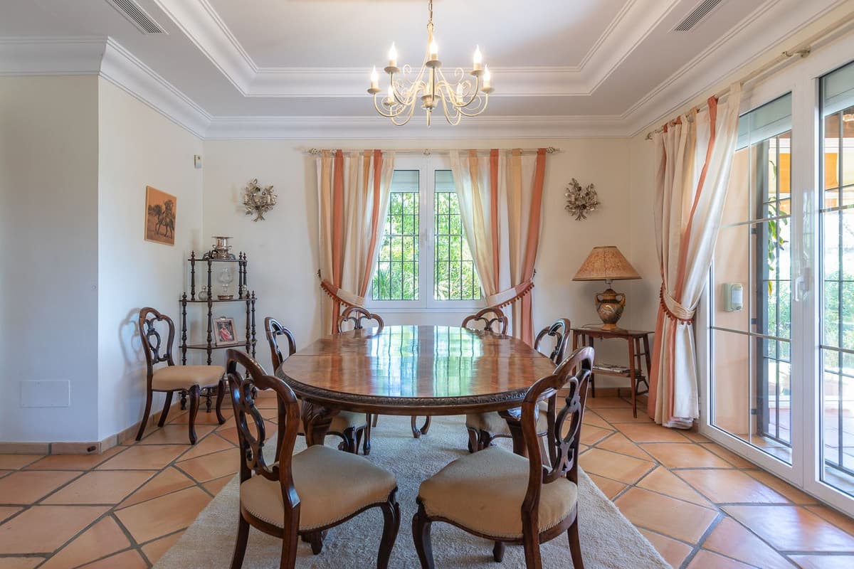 Detached Villa in Elviria — photo 5 of 10