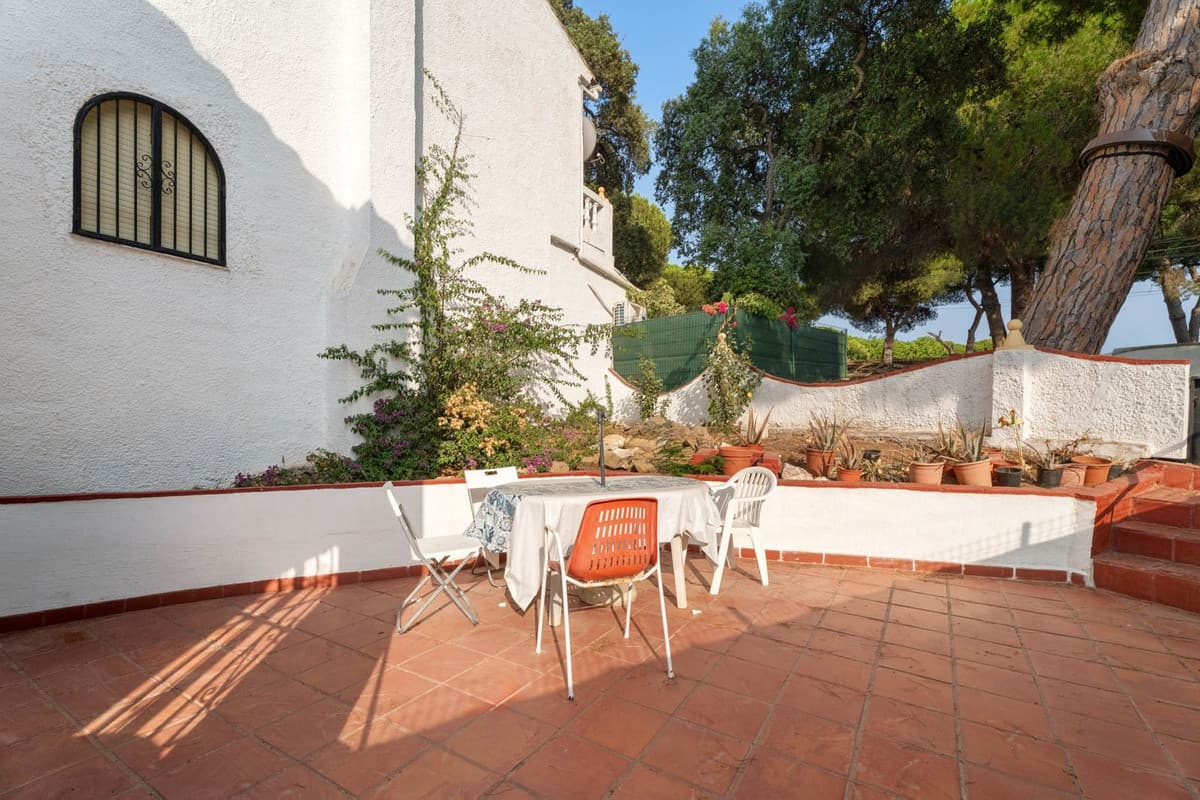Townhouse in Elviria — photo 3 of 10
