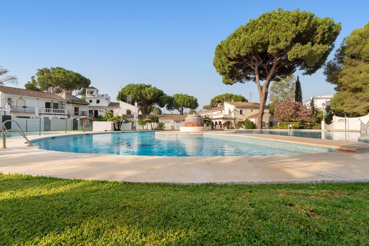 Townhouse in Elviria — photo 5 of 10