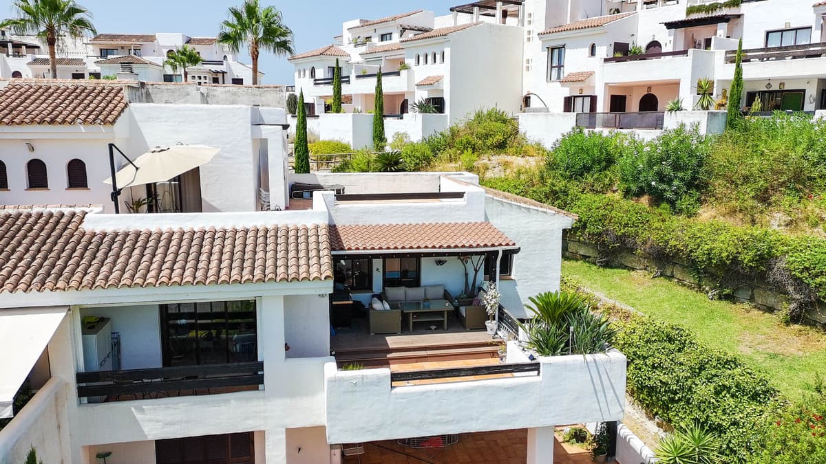 Middle Floor Apartment in Casares — photo 4 of 10