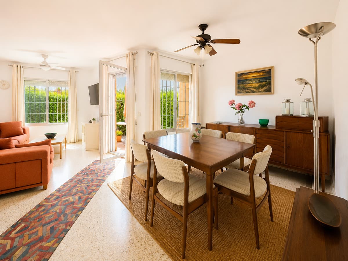 Townhouse in Diana Park — photo 1 of 10