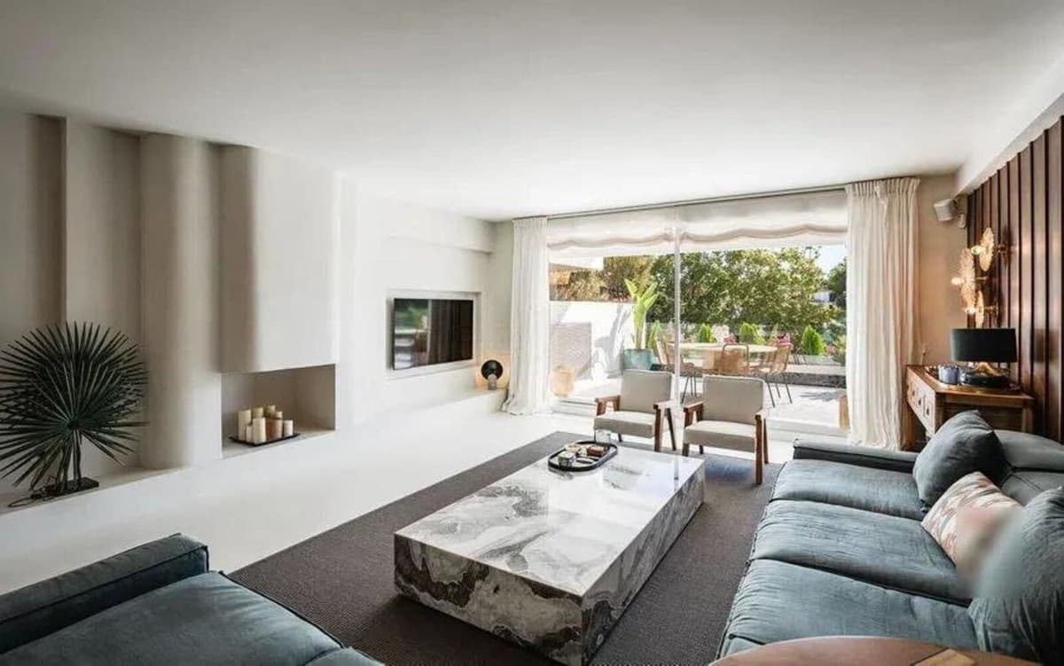 Middle Floor Apartment in The Golden Mile — photo 2 of 10
