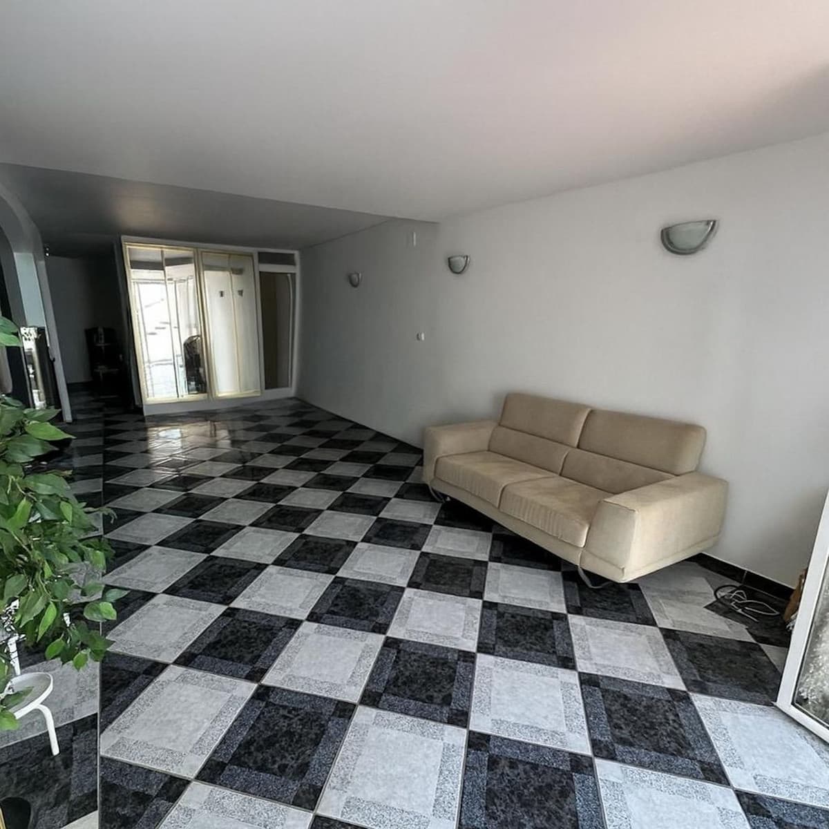 Ground Floor Apartment in Calahonda — photo 3 of 10