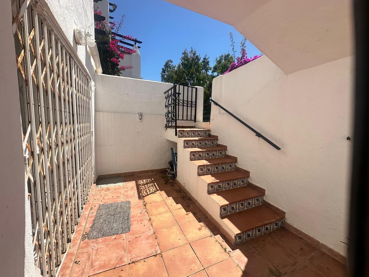 Ground Floor Apartment in Calahonda — photo 10 of 10