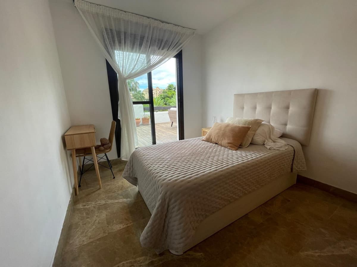 Middle Floor Apartment in Estepona — photo 8 of 10