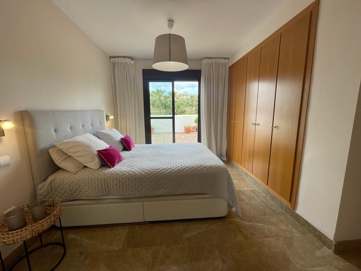 Middle Floor Apartment in Estepona — photo 10 of 10
